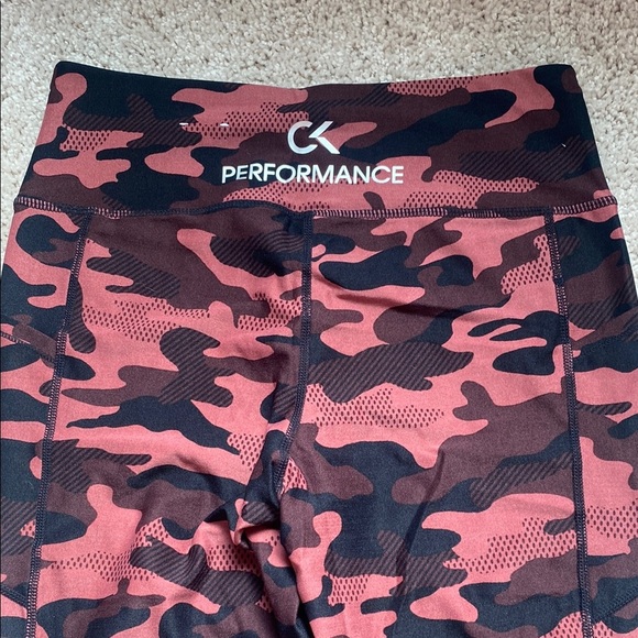 Calvin Klein Performance Wick Capri Camo Leggings - Picture 4 of 5